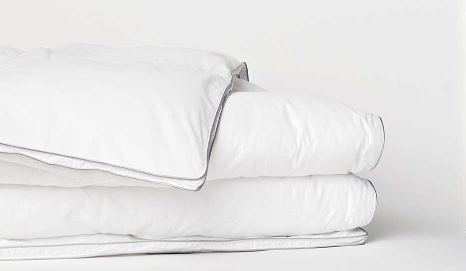 pillow an bed stack together